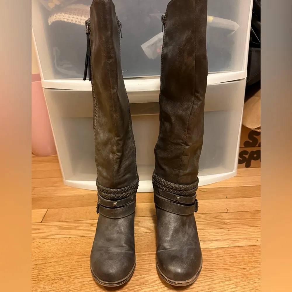 SO Dark Gray/Silvery Knee-High Faux Leather Distressed Boots w/ Ankle Straps - Image 8