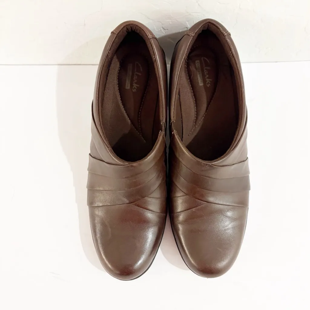 Clarks Collection Channing Essa Brown Leather Slip On Heel Loafer Size 8.5M - Image 3