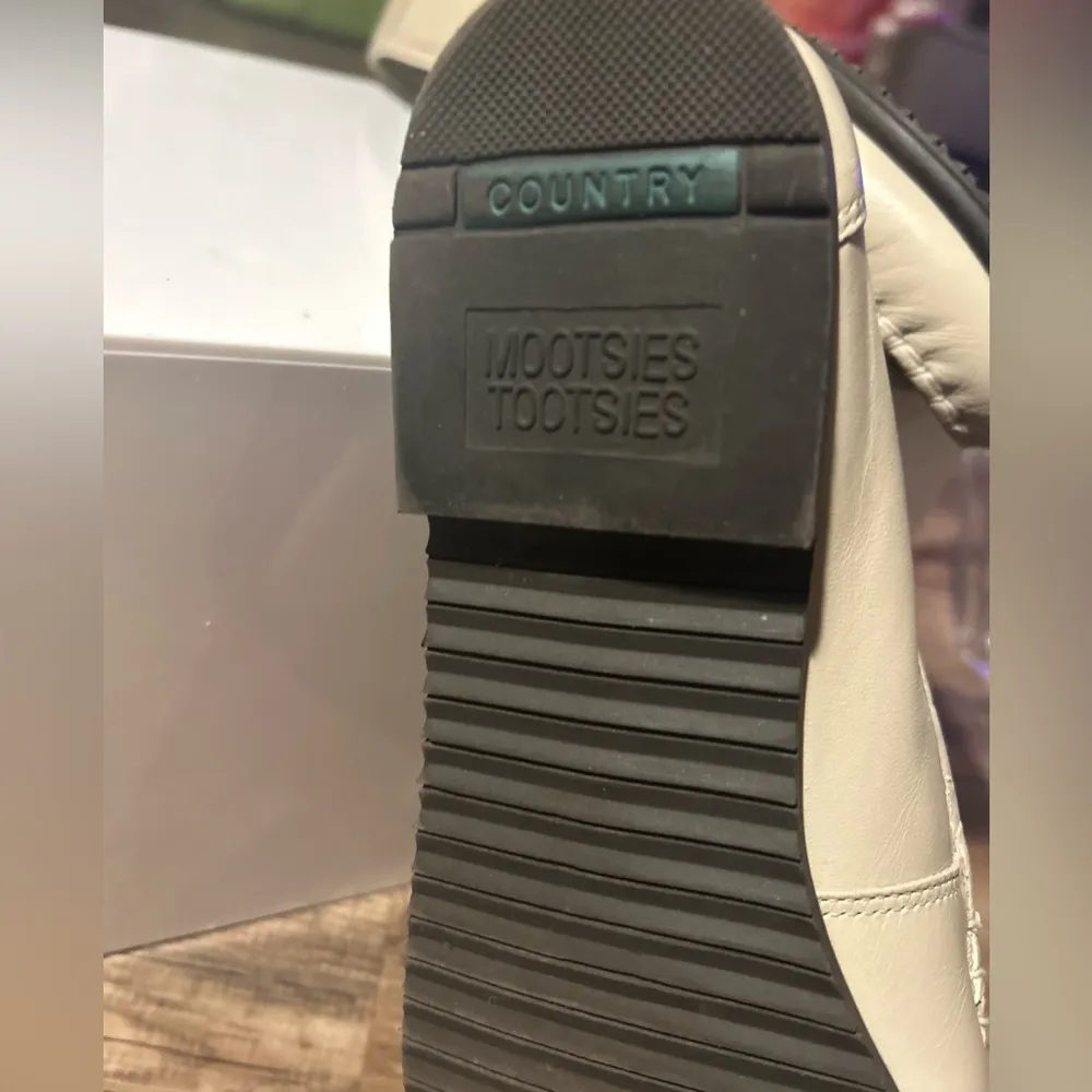 Vintage Mootsies Tootsies Beige Loafers in Size 7.5 - Image 4