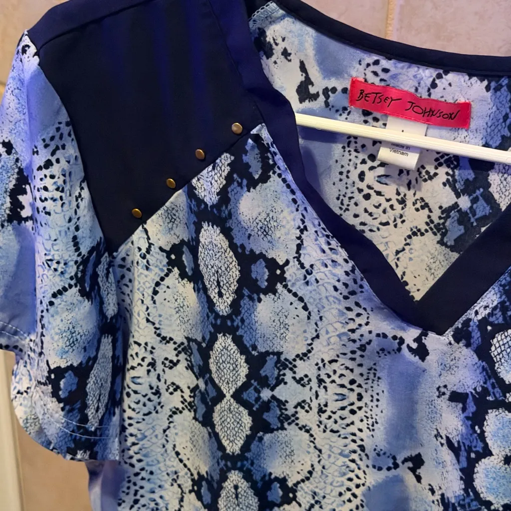 Blue Snake Print Betsey Johnson Scrub Top - Image 3