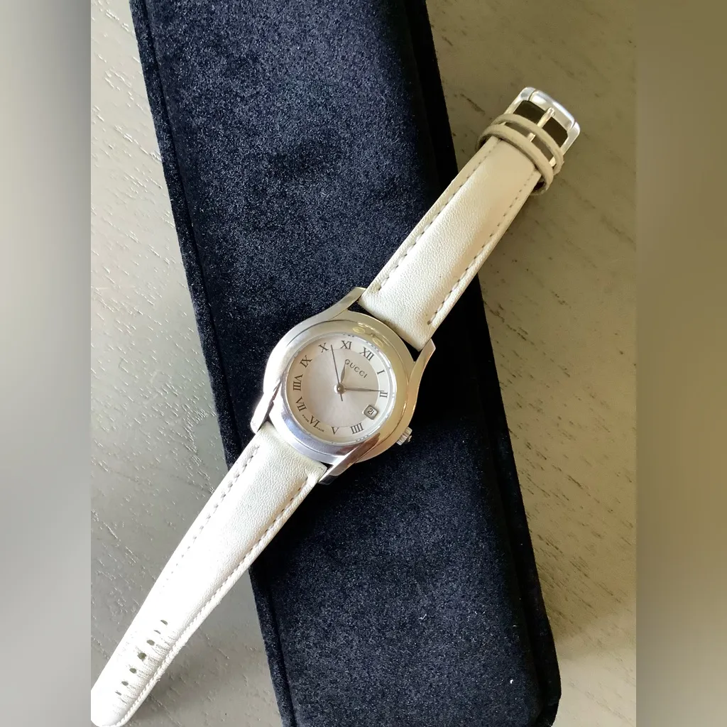 Authentic GUCCI ladies watch 🌷🌷 - Image 9