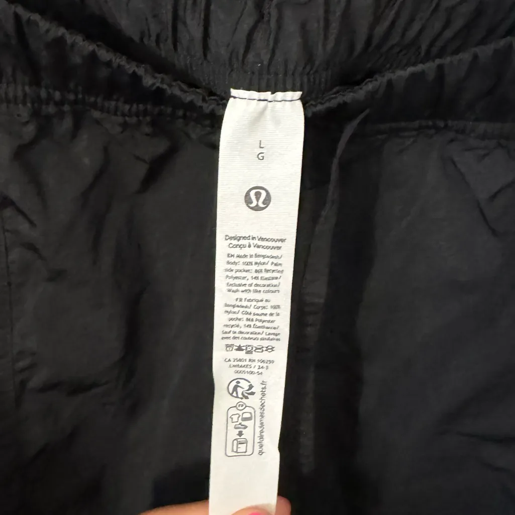 Lululemon Nylon Cargo Mini Skirt Black Size Large NWT - Image 6