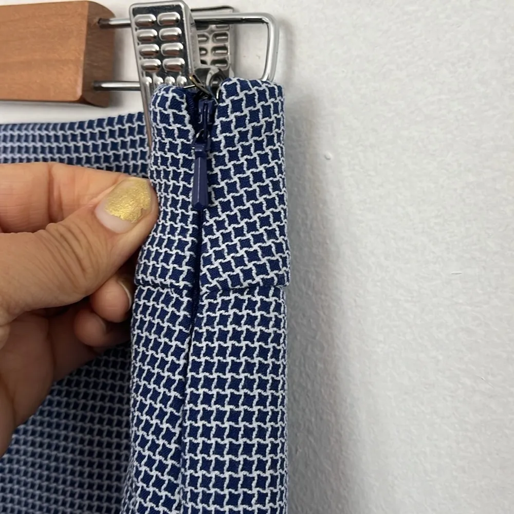 Banana republic factory blue and white plaid geometric pattern side zip shorts 0 - Image 4