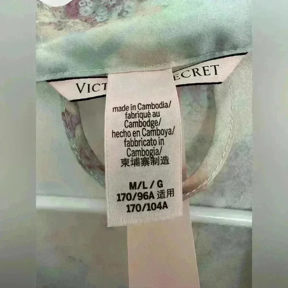 Victoria’s Secret Satin Flounce Watercolor Robe Size M/L - Image 4