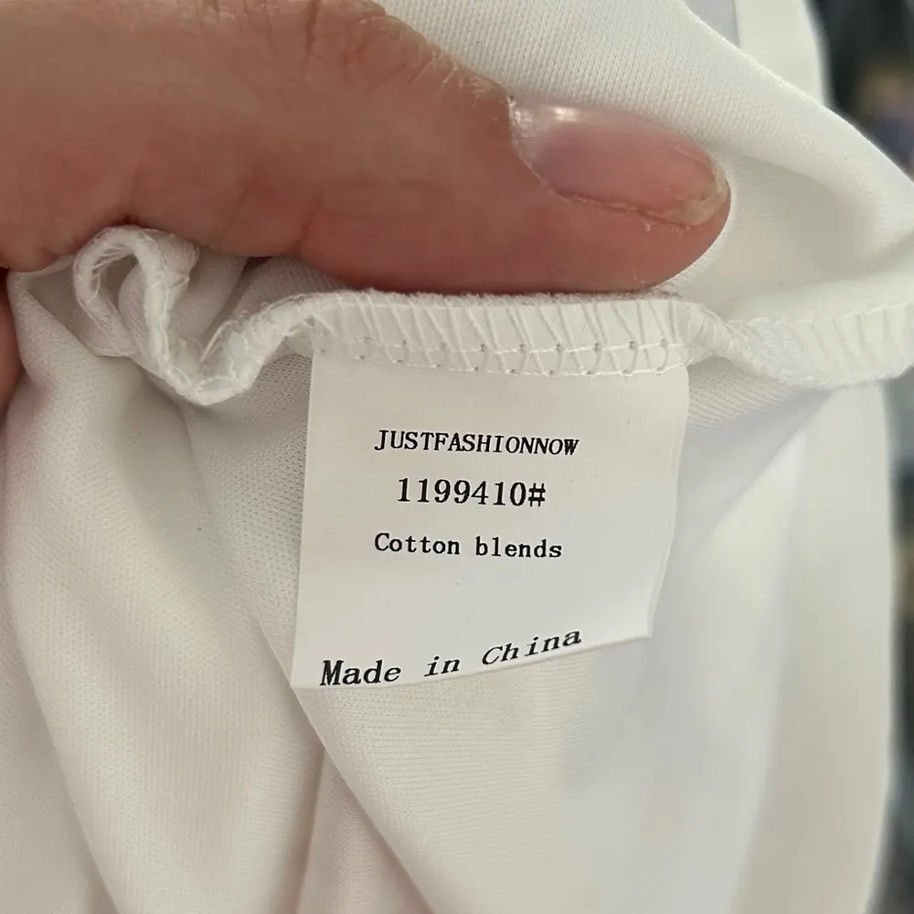 🦋 JUST FASHION NOW NWT White Floral T - Image 3