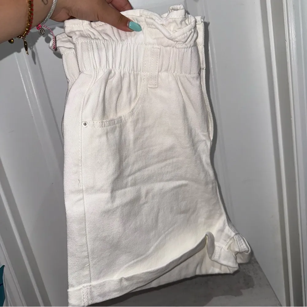 Super High Rise White Shorts Size Medium - Image 8
