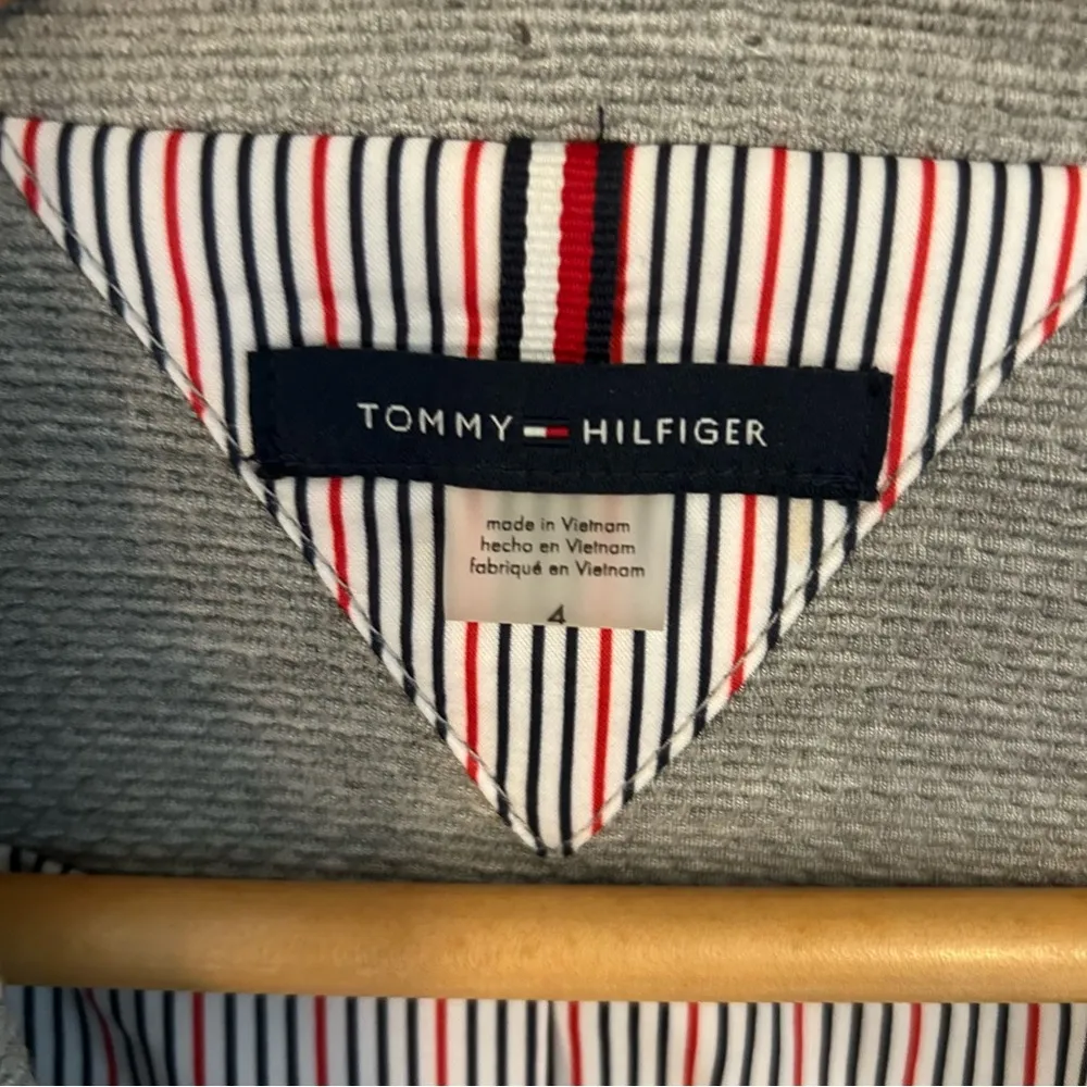 Tommy Hilfiger Textured Gray Ribbon Trim Blazer. Size 4. - Image 3