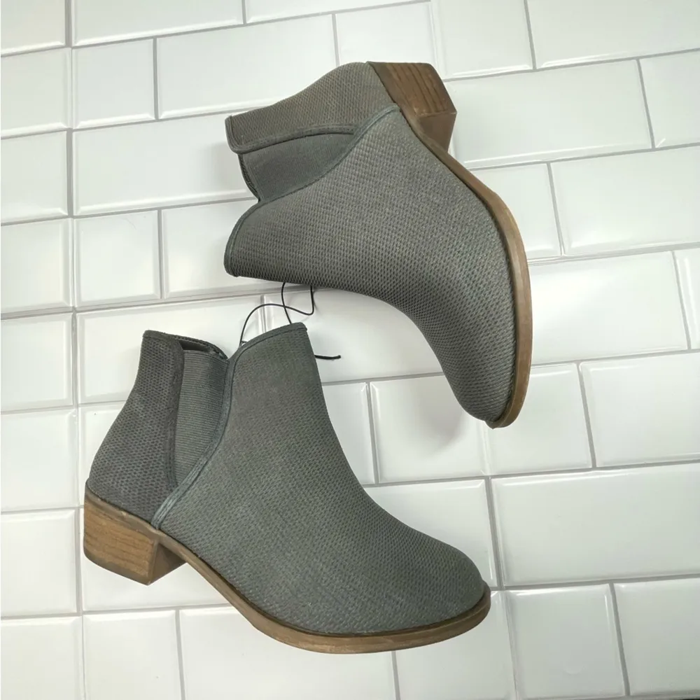 KENSIE‎ Gerona Booties NEW Size 7.5 Grey - Image 3