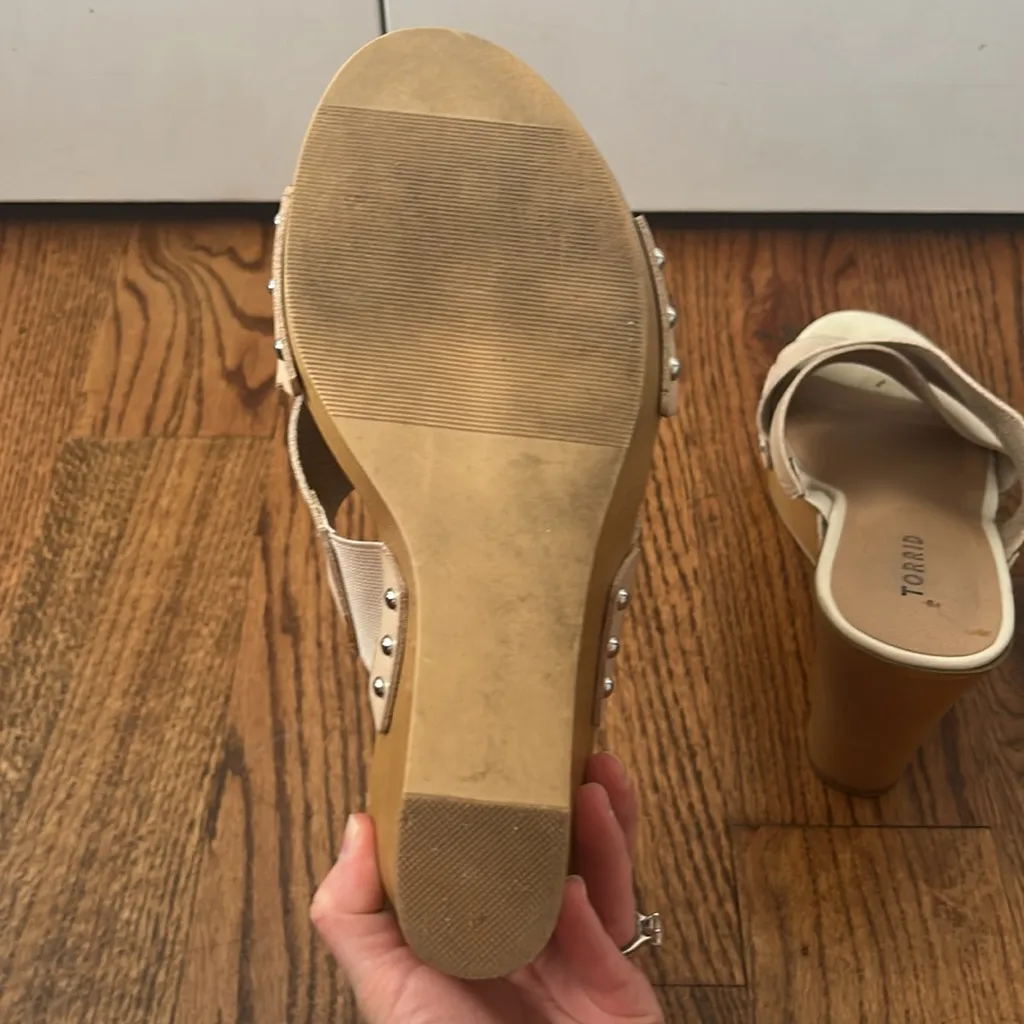 Torrid Faux Wood Platform Wedge Sandals Size 9.5 Wide Width - Image 5