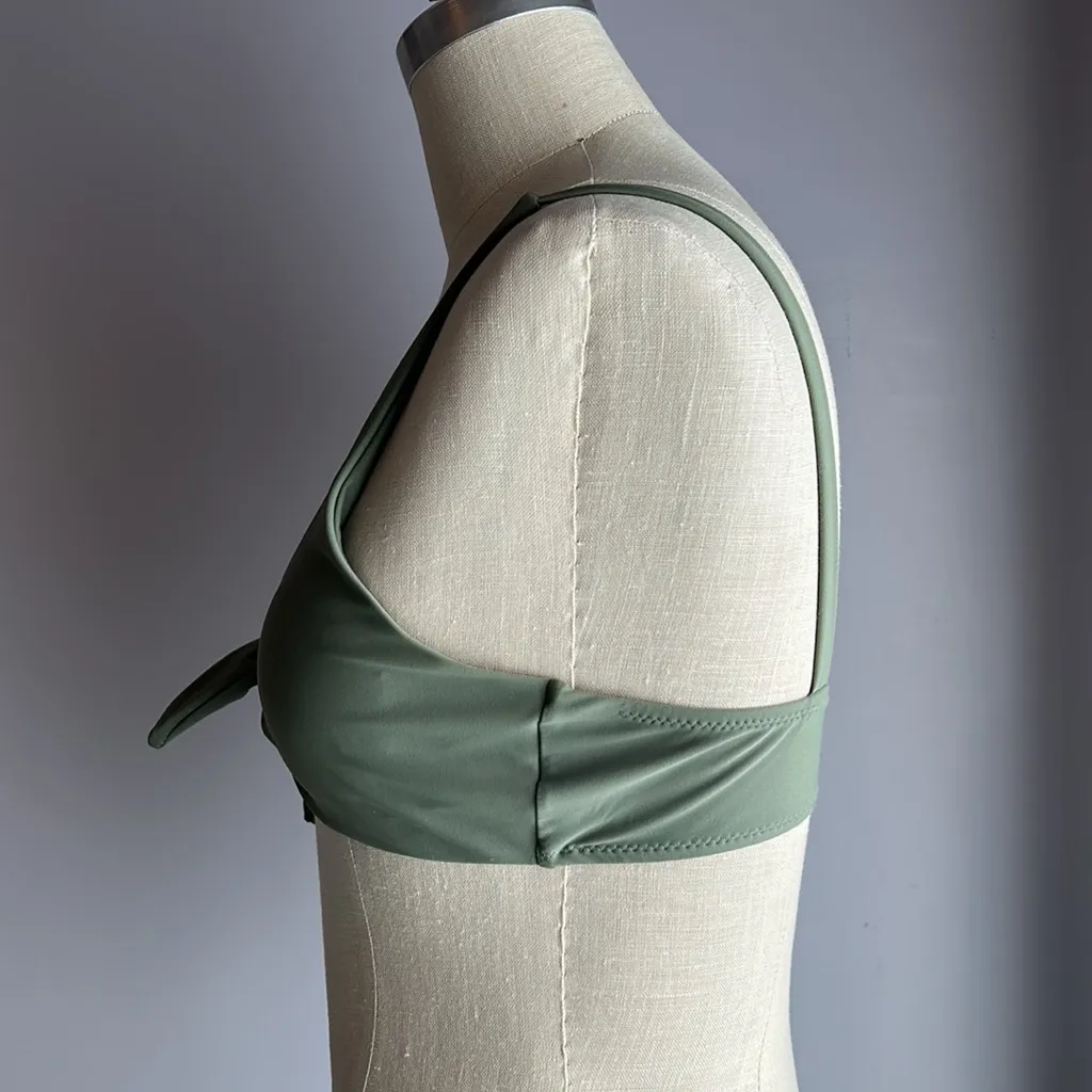 Zaful green plunge knotted tie front bikini top Size medium - Image 3