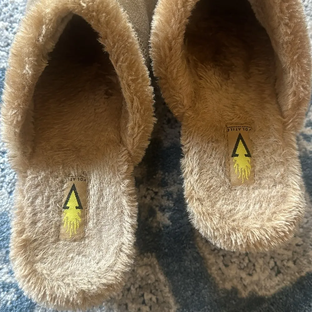 VOLATILE Clog Shoes 9 Women's Winter Fleece Slipper Shoes Taupe - Image 8