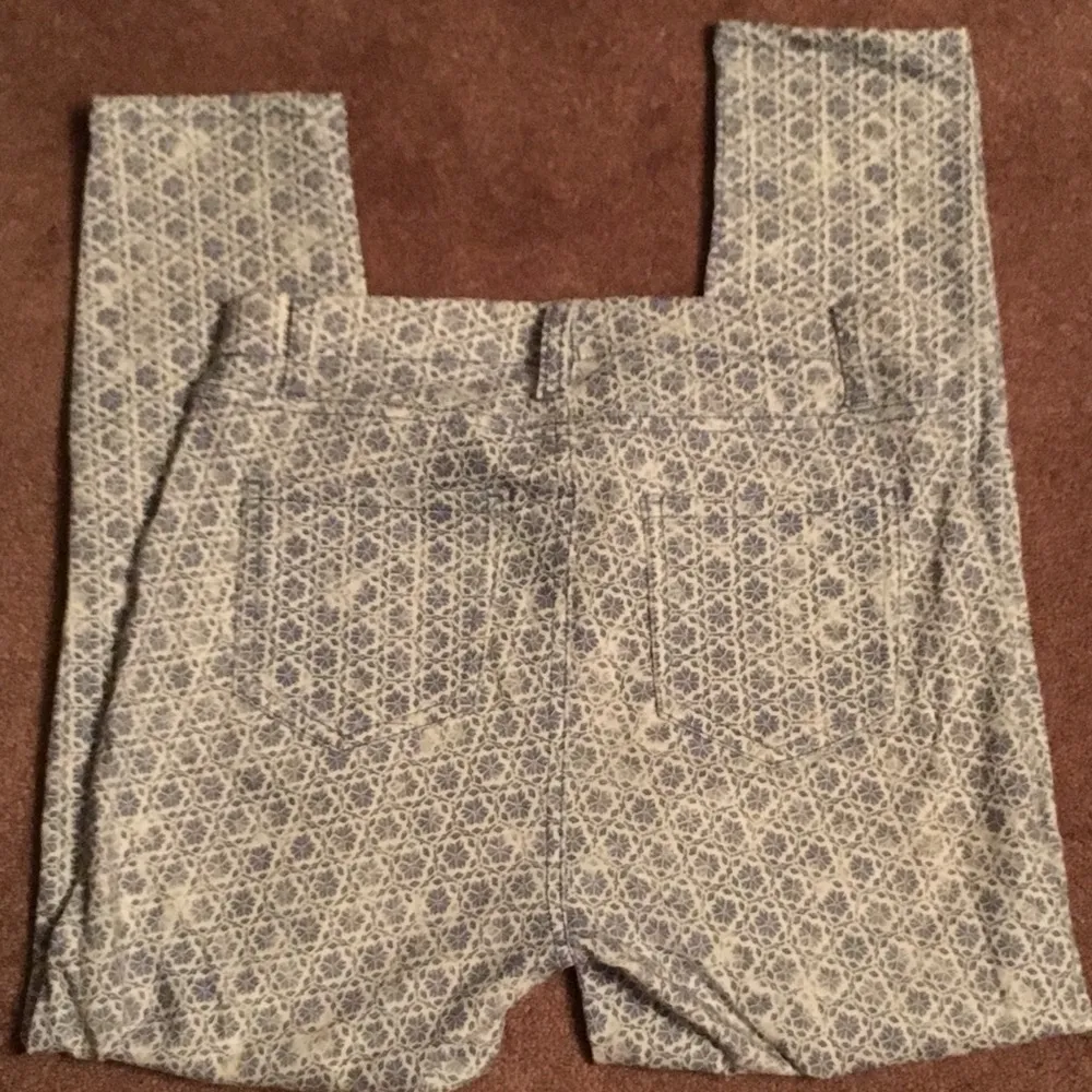 Light Blue & White Patterned Jeggings - Image 3