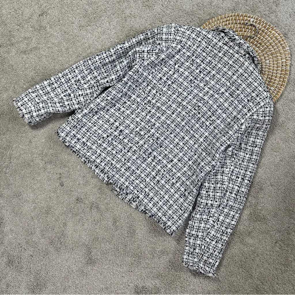 H&M Women’s Textured Tweed Speckled Blazer Jacket Fringe Lined in White Black 12 - Image 9
