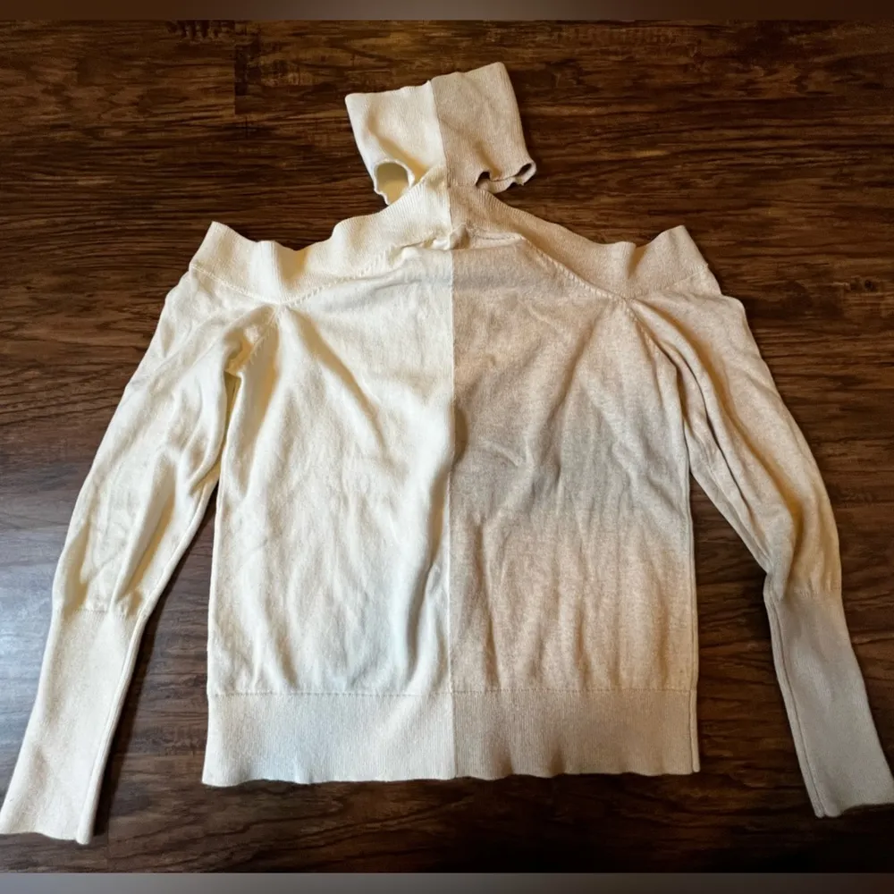 NWT 525 America Two Tone Cutout Sweater Tan Size XS - Image 3