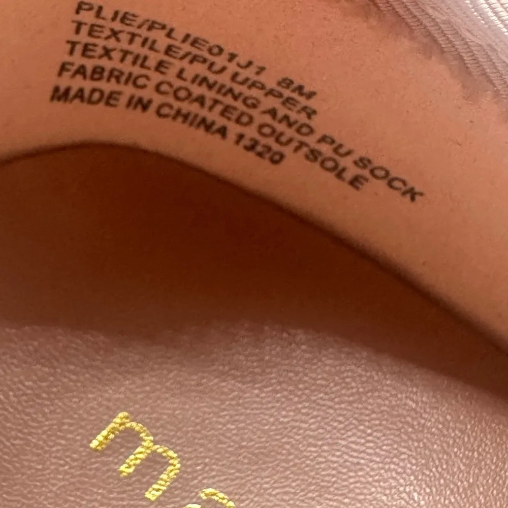 Madden Girl Ballet flat size 8M beige Patent Leather women's Slip-On Bow Tie - Image 7