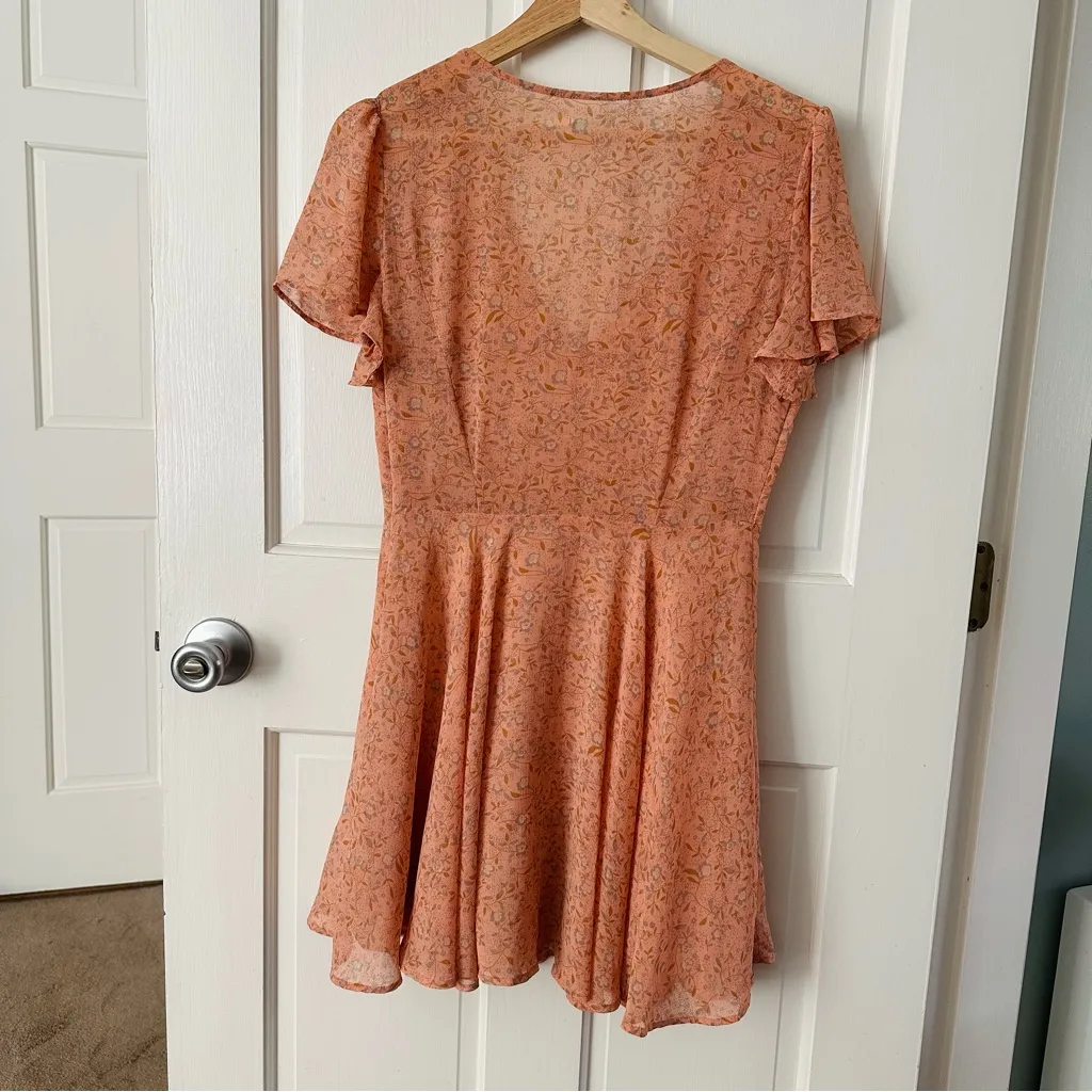 Kimchi Blue Flutter Sleeve Chiffon Peach Floral Fit & Flare Mini Dress Size 6 - Image 6