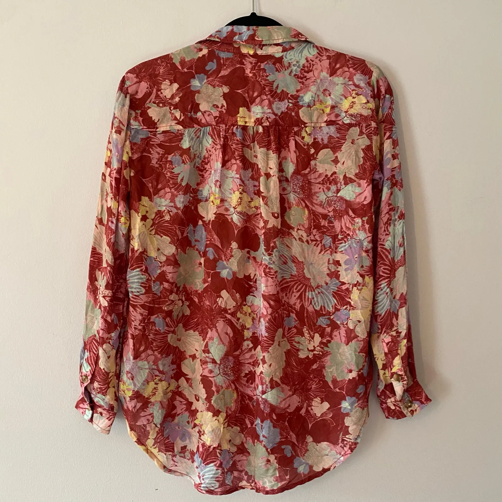 Pilcro Anthropologie Pink Purple Floral Button Down Blouse Women's size XXS - Image 5