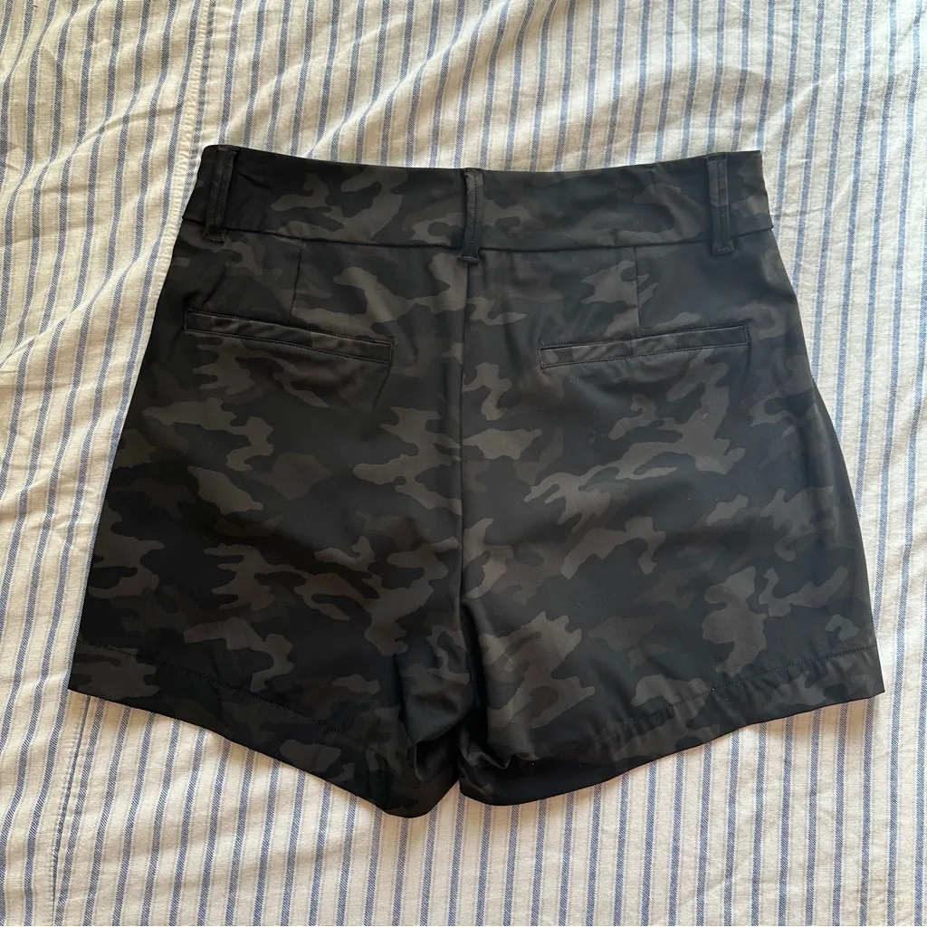 Spanx Sunshine Shorts 4" Black Camo XS - Image 3