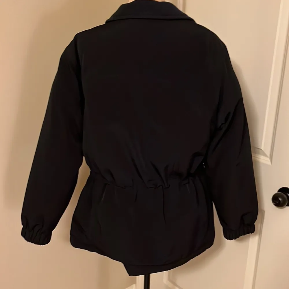 Izzi vintage Women's Black Winter Jacket Size Large - Image 2