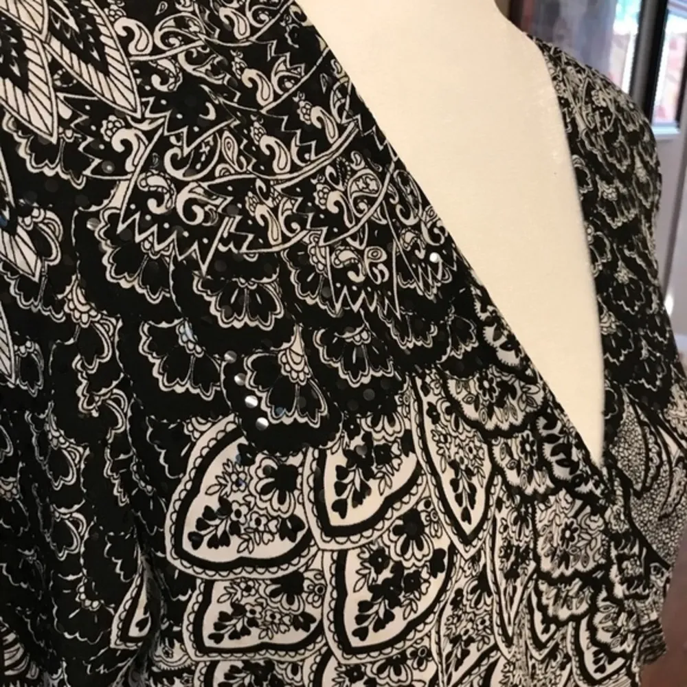 Top Size XL Stunning form fitting Like New - Image 3