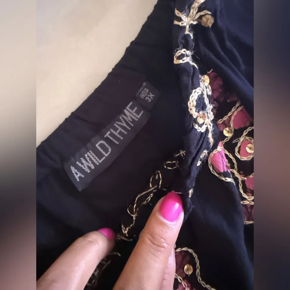 Elegant Black and Pink Embroidered a wikd thyme STRAPLESS dress SIZE 3X black - Image 6