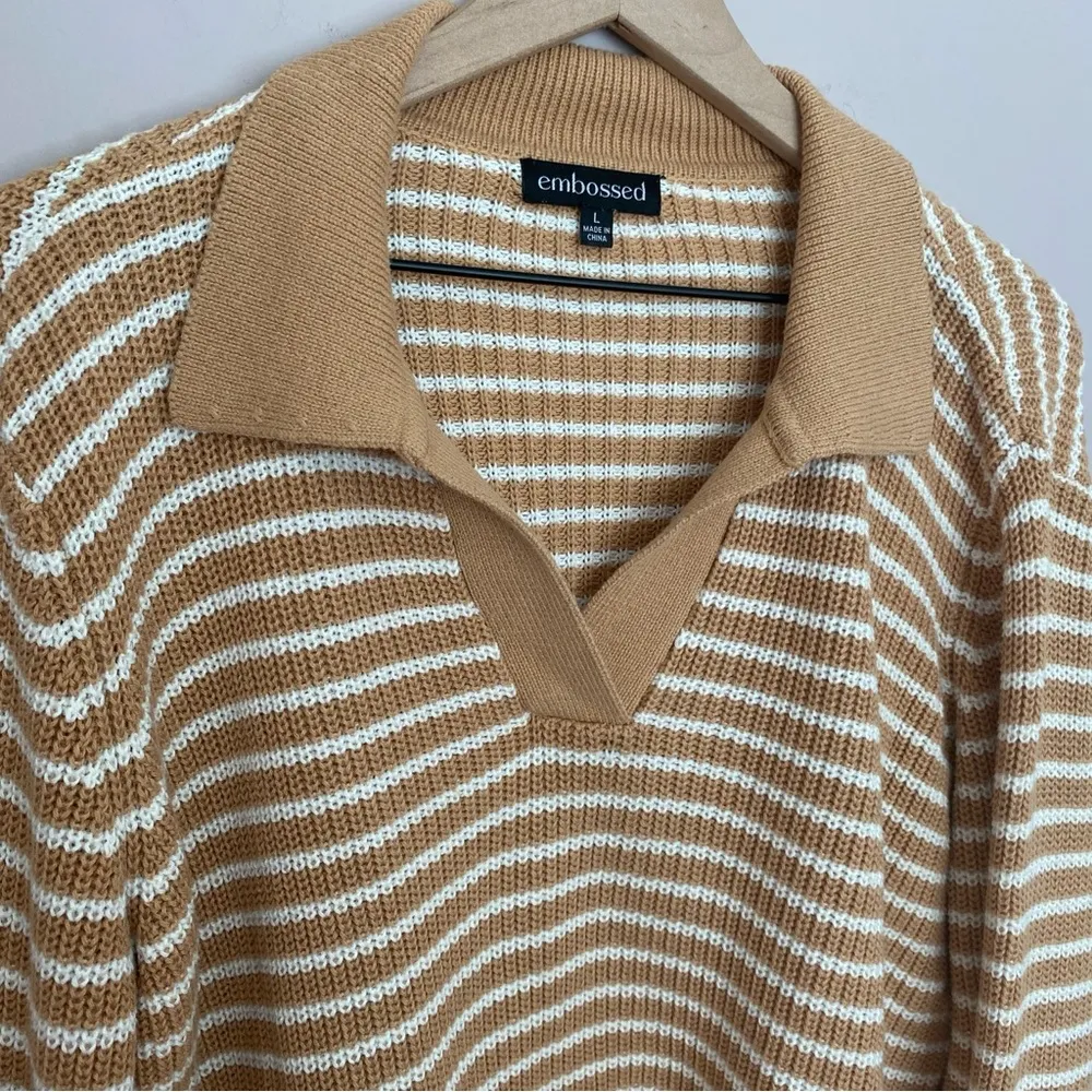 Embossed Striped Tan and White Collared Crop Pullover Sweater Size L - Image 2