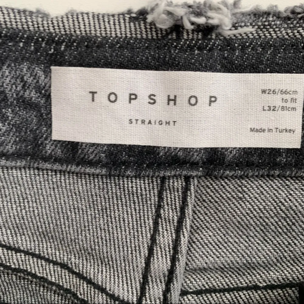 NWOT TOPSHOP High Rise Raw Waist Cropped Straight Jeans Size 26 - Image 2