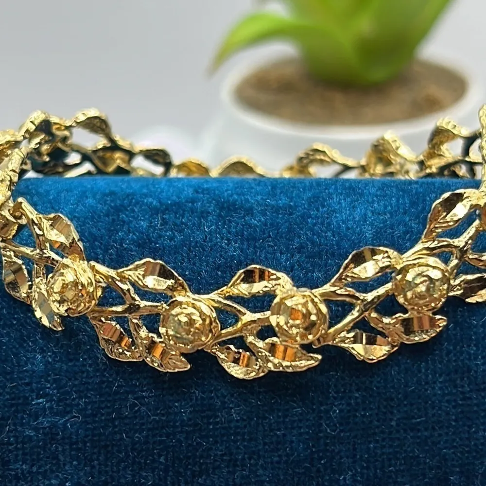 Vintage Gold Tone Textured Flower Bracelet Shiny Brutalist Design Gold Tone - Image 6