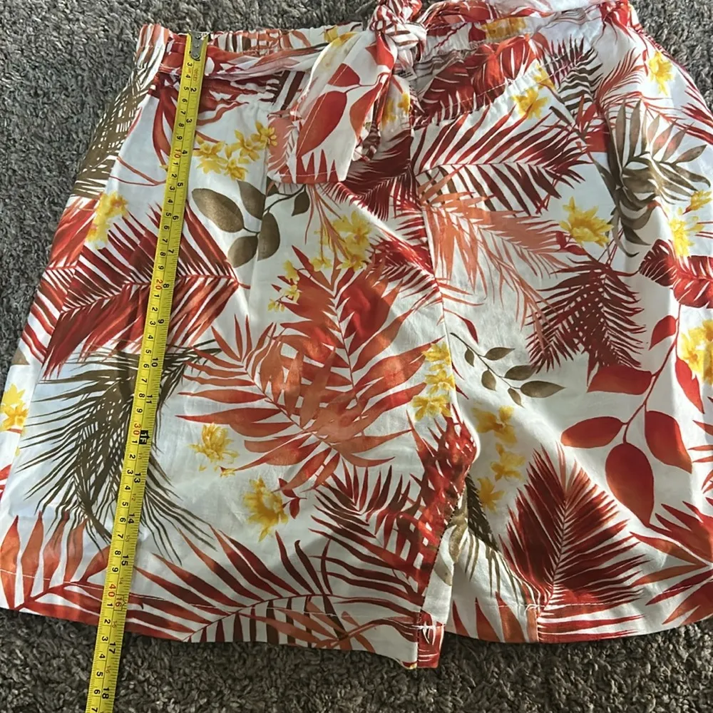 Land n Sea Women’s Linen Blend Tropical Print Shorts Sz Medium - Image 8