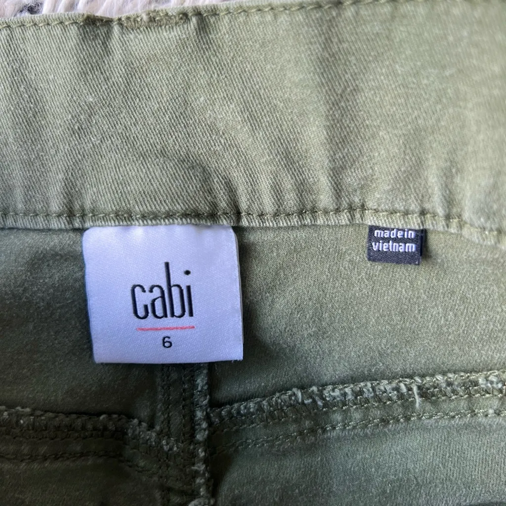 Cabi Jeans Women’s Size 6 Olive Green Button Fly Skinny Cargo Pants - Image 3