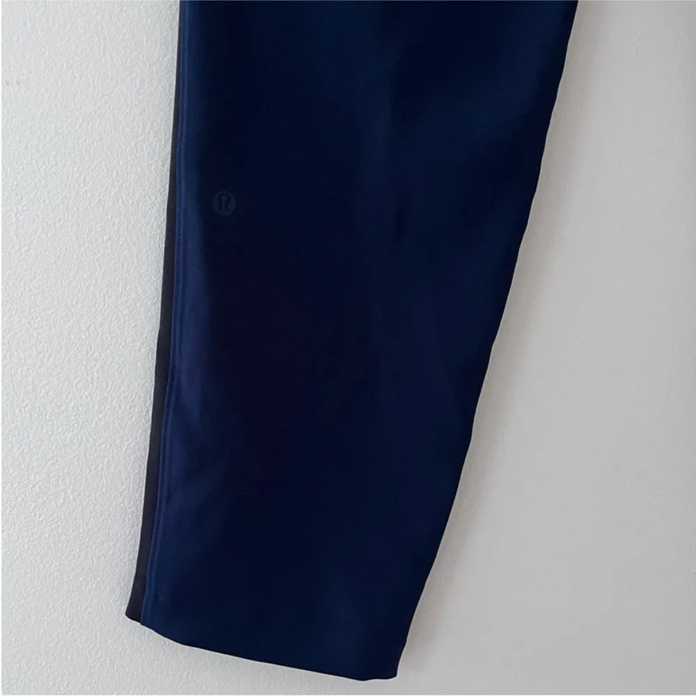 Lululemon On The Fly Woven Track Black Stripe Pant in True Navy, Size 10 - Image 7