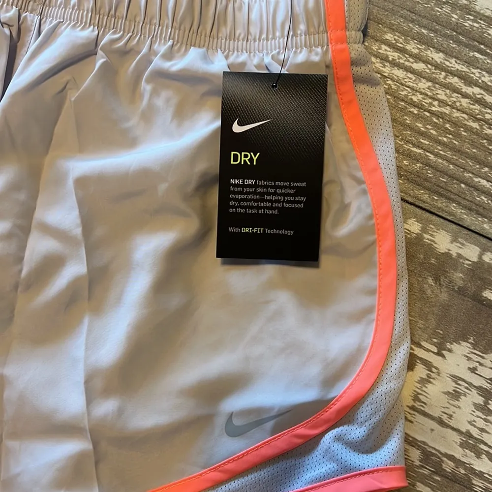 Nike Shorts Size: M Color: Light Grey - Image 4