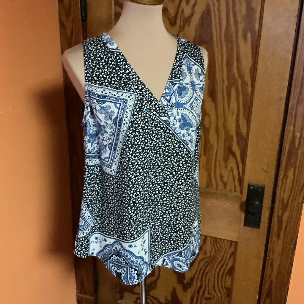 Skies are Blue Patchwork V neck Tank Top - Image 9