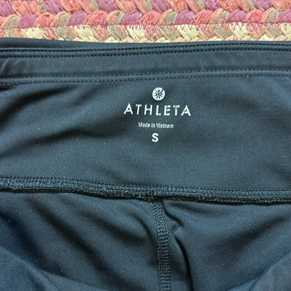 ATHLETA BLACK CROP RUN REFLECTIVE LEGGINGS - Image 2