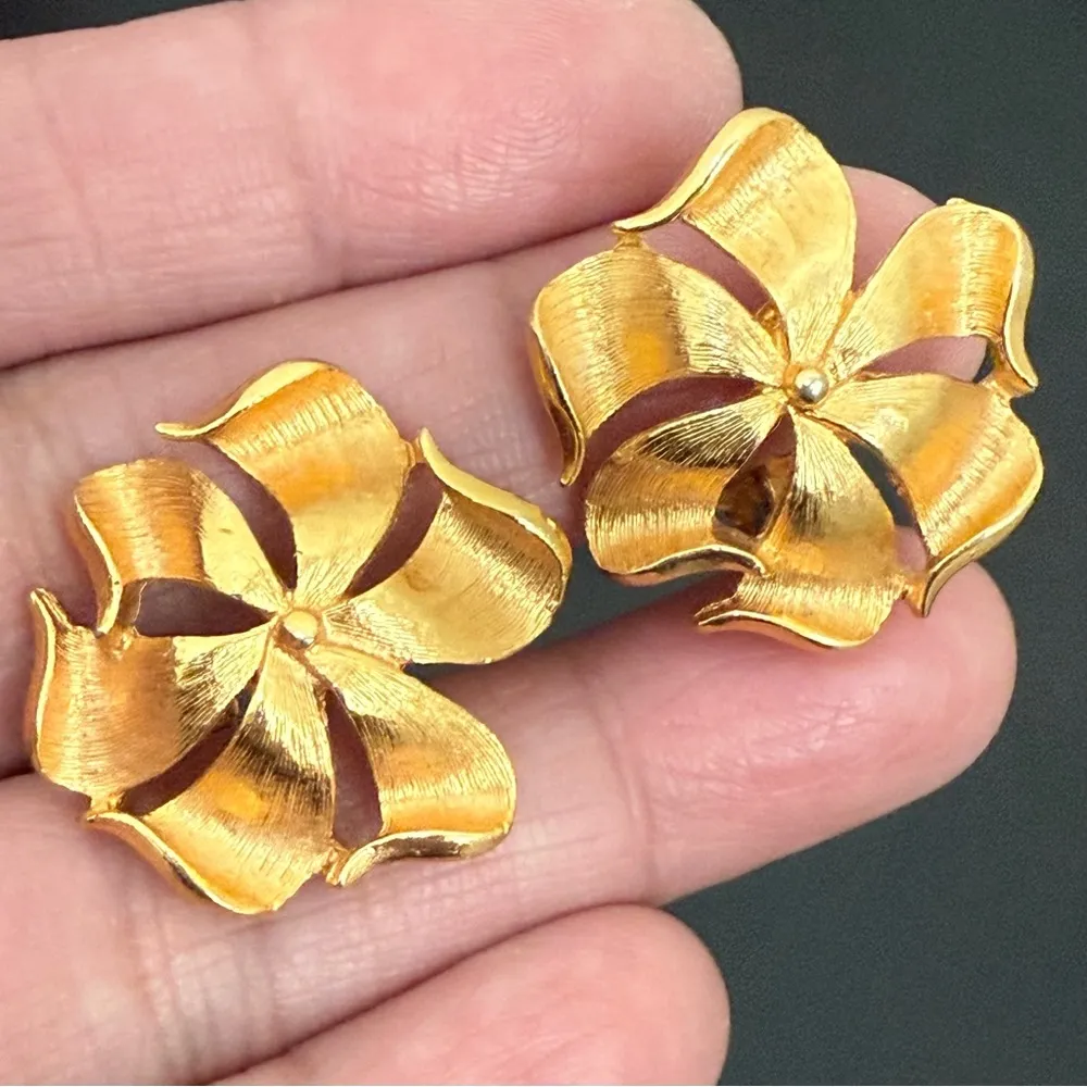 Vintage Unsigned Brushed Gold - Image 7