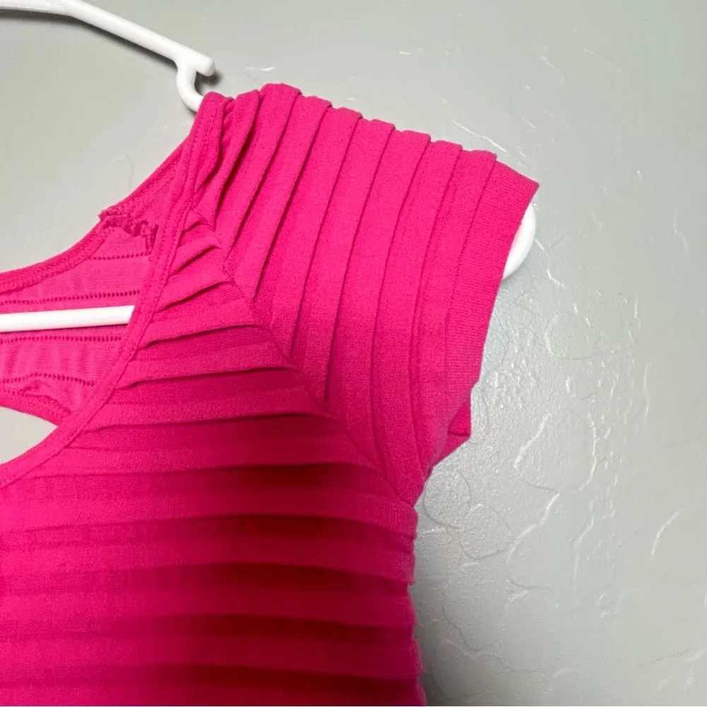 Two Hearts bright pink body con dress with open back size M/L Size M - Image 4