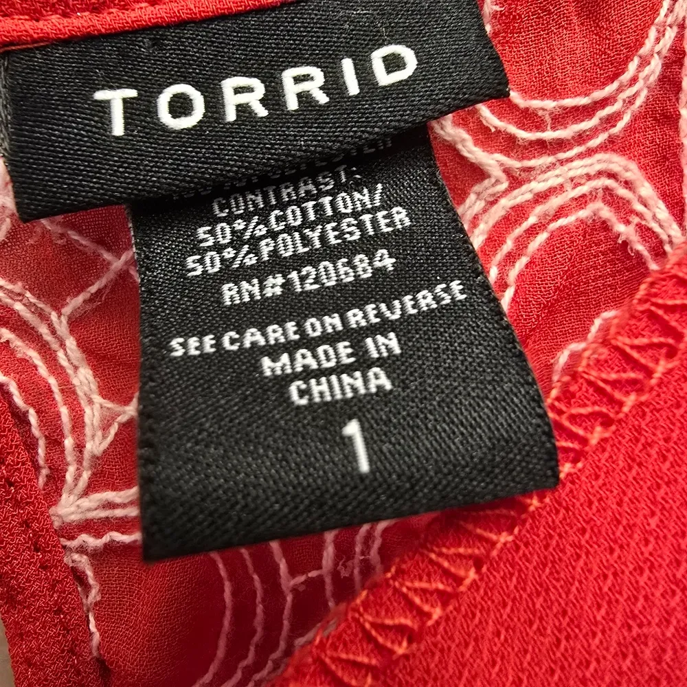 {1X} Torrid Red White Floral Crocheted Sleeveless Top - Image 10