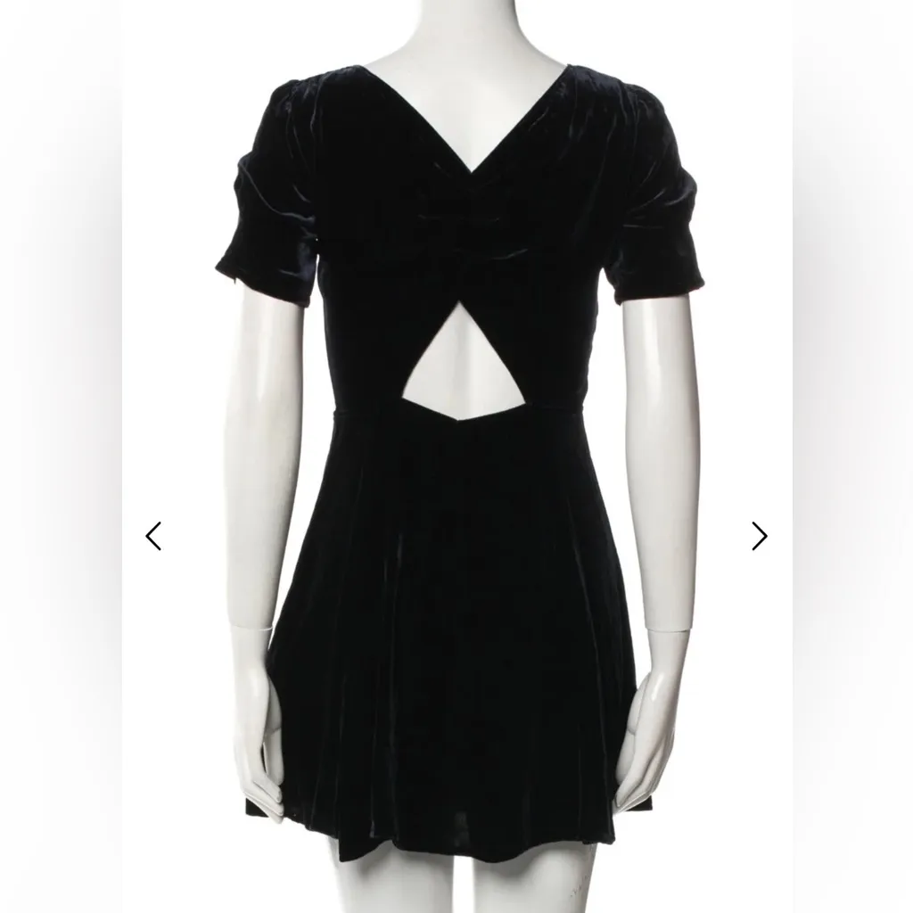 Reformation cut out velvet mini dress - Image 4
