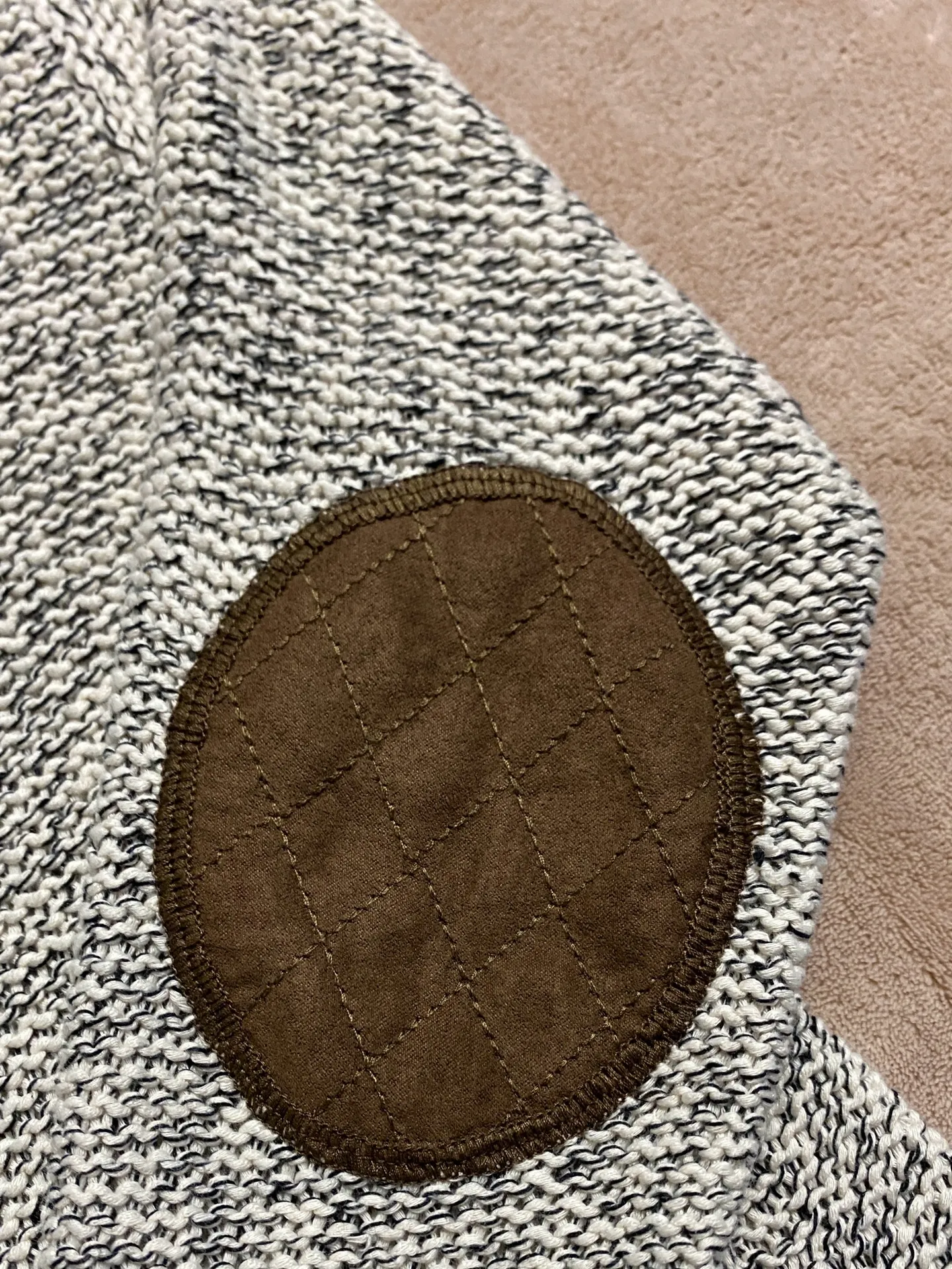 RDI women's V-neck long-sleeve pullover sweater in a Gray & black Size Medium - Image 10