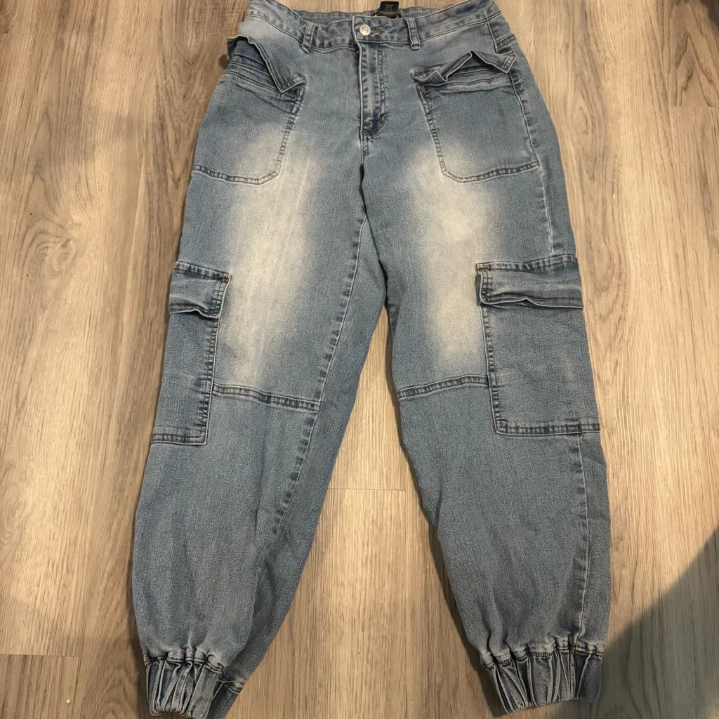Hot Topic Jeans Womens Size 11 Light Wash Denim Cargo Joggers Cuffed Grunge - Image 2