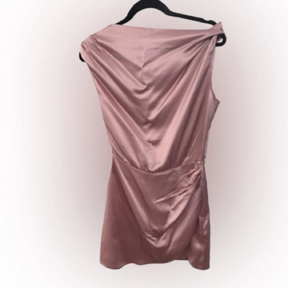NONCHALANT DORINDA DRESS IN PINK size small - Image 3