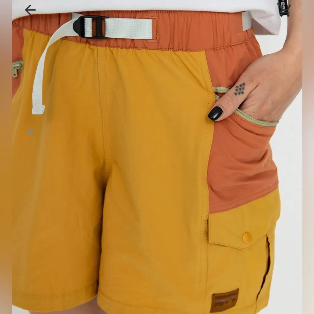 NWT Women’s Patagonia Outdoor Everyday Shorts XS Pufferfish Gold - Image 7