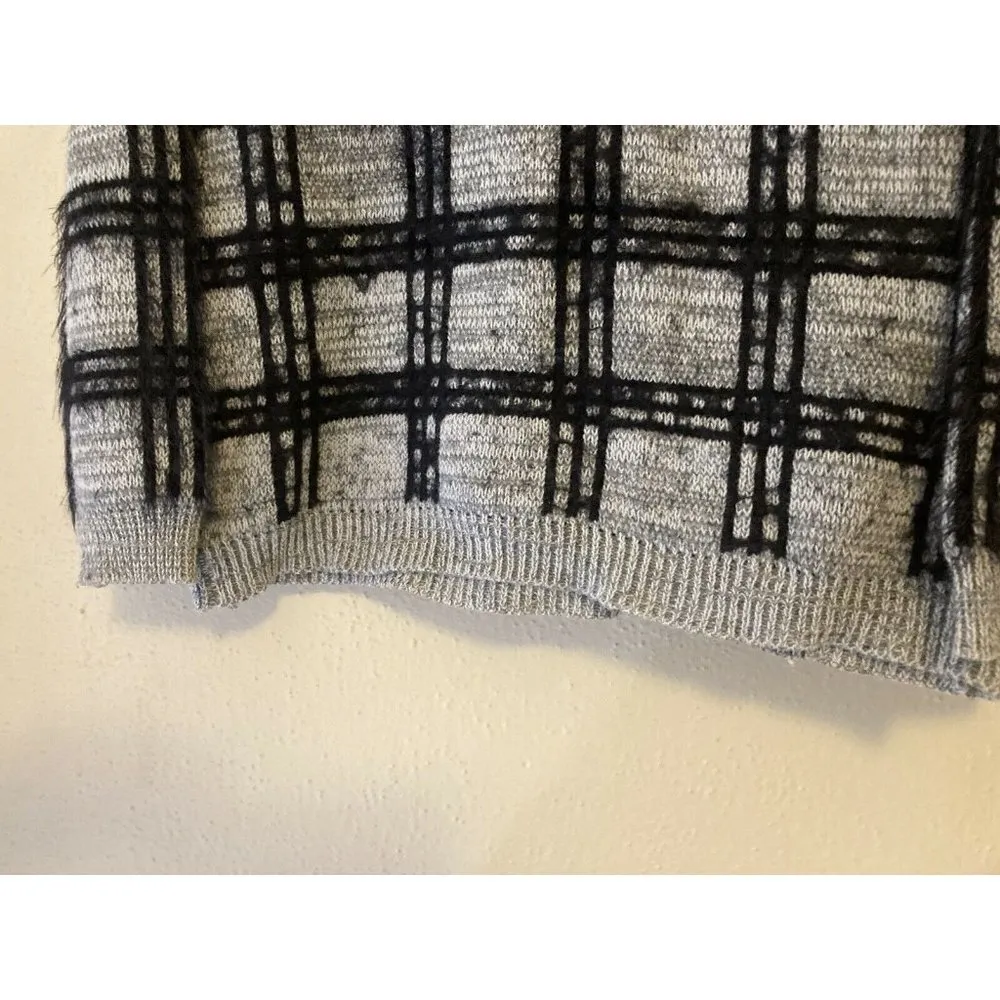 PAPER CRANE Sz M Windowpane Eyelash Pullover Crewneck Soft Sweater Gray Black - Image 7