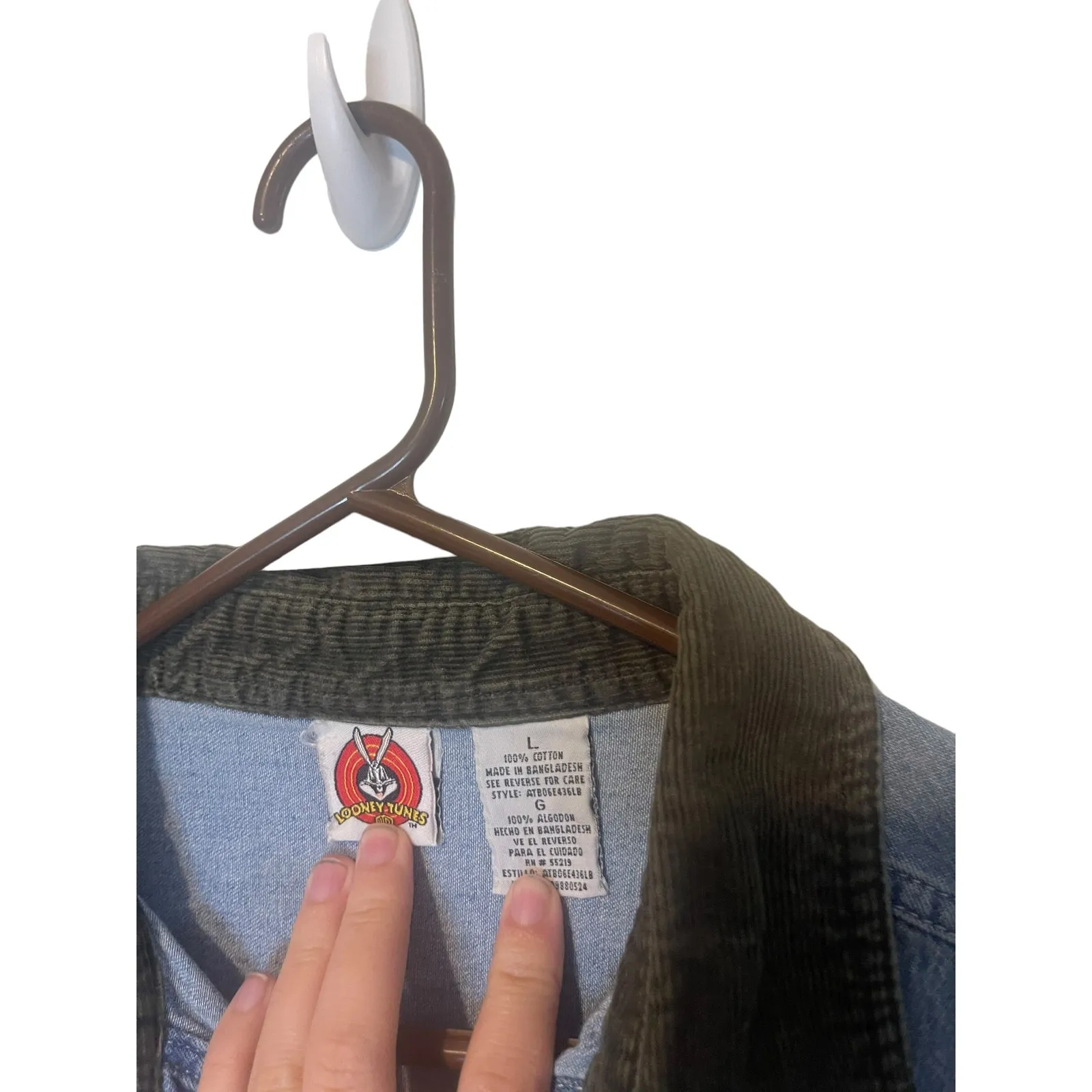 Looney Tunes Vintage 90s Large Tweety Bird Embroidered Denim Button Up - Image 6