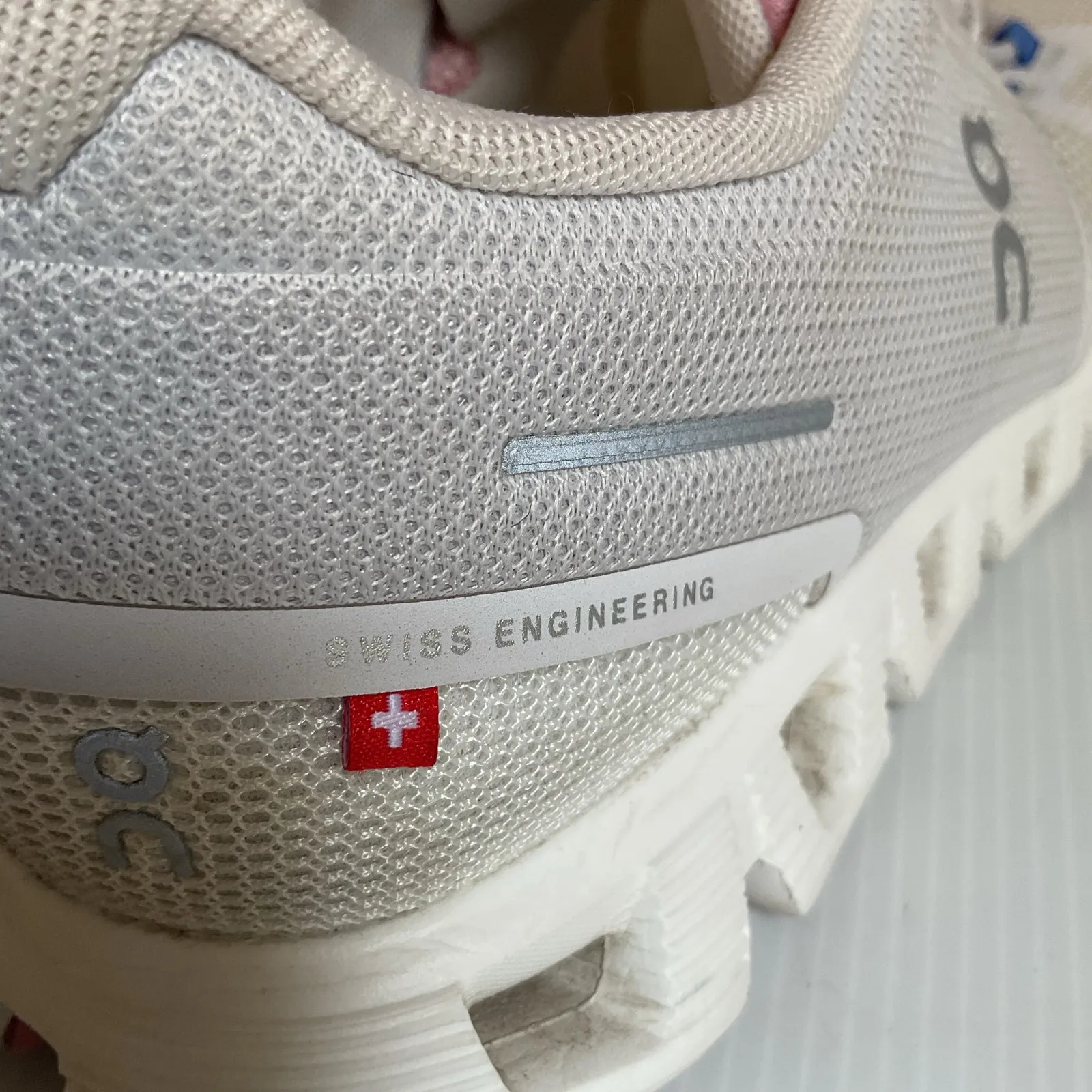 On Running Cloud Women’s Running Shoes US 9 Gray Pink Swiss Engineered - Image 7