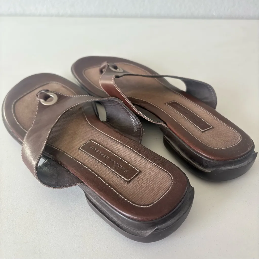 Banana Republic Women’s Brown Leather Thong Sandals Size 9 Made In Italy - Image 3