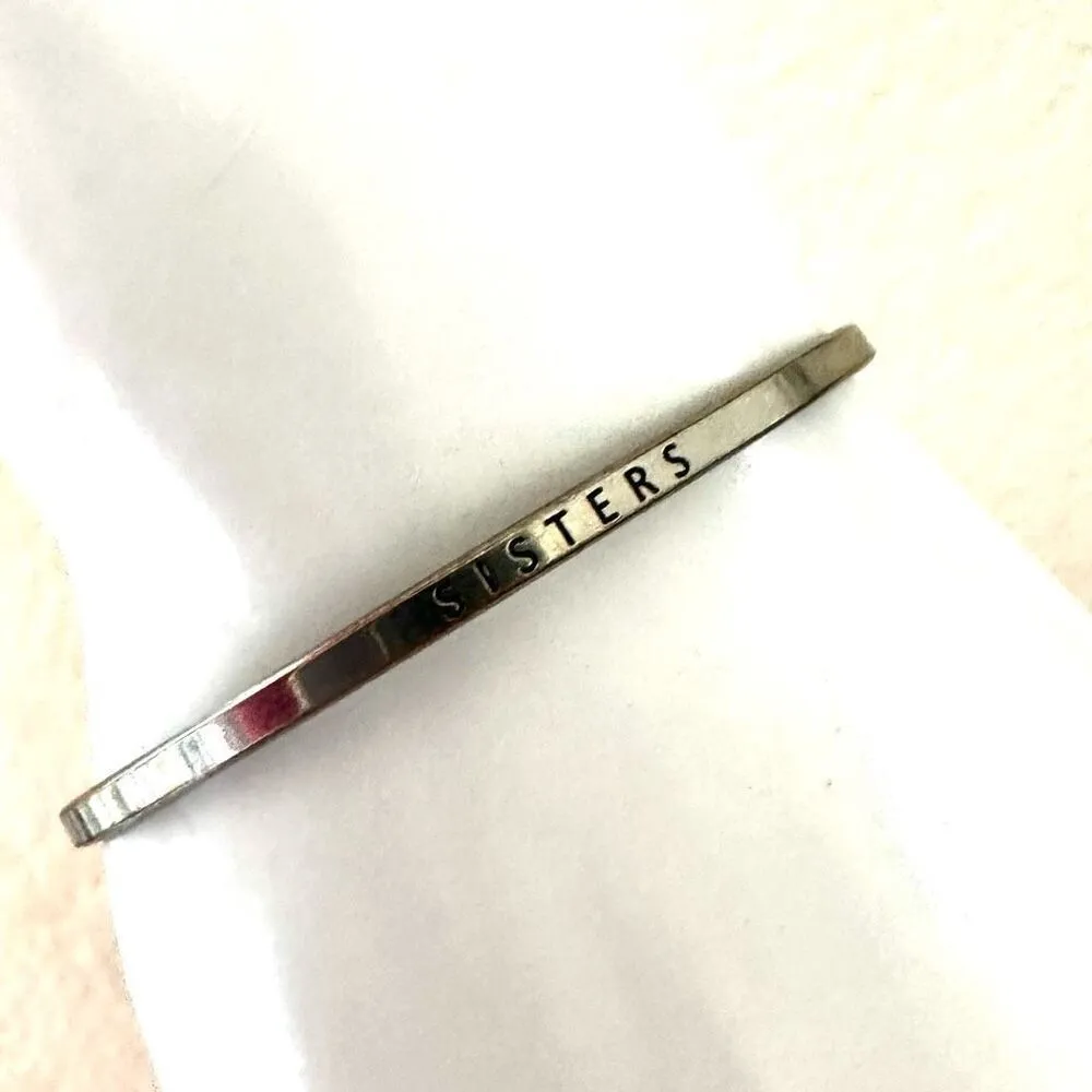 Silver tone sisters bangle bracelet - Image 5