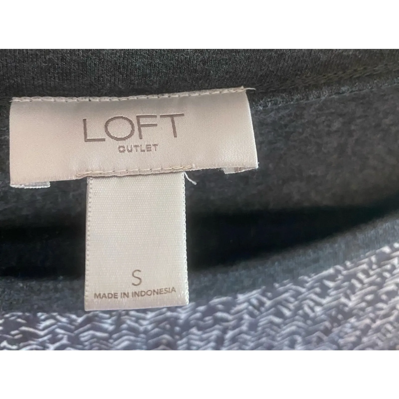 Loft Gray White Long Sleeve Blouse Small‎ - Image 5