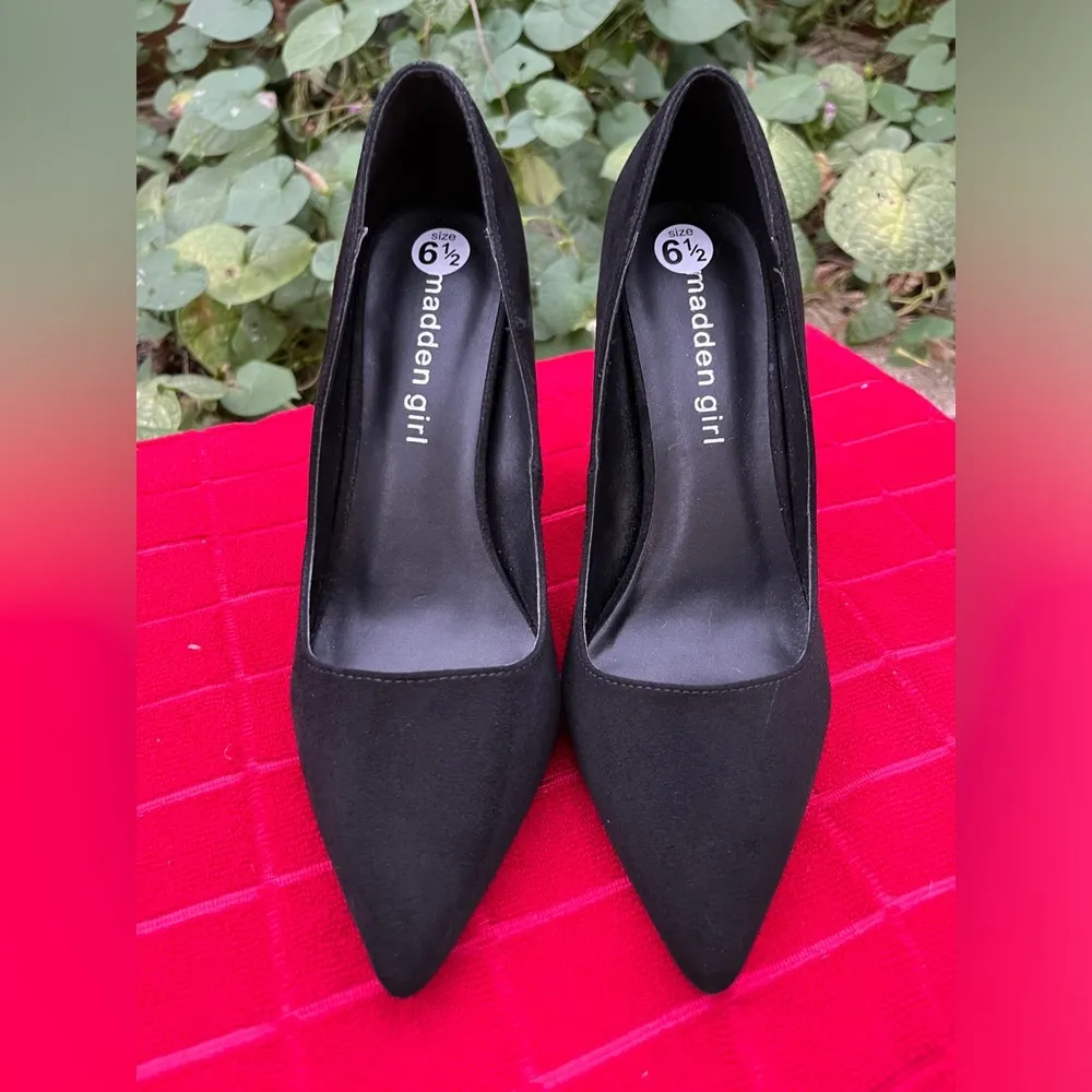 Madden Girl Symboll Block Heel Black Faux Suede Pumps Women’s Size 6.5 NWOB - Image 2