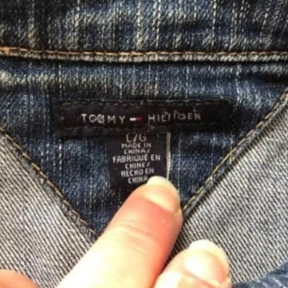 Tommy Hilfiger jean jacket women’s size large - Image 3